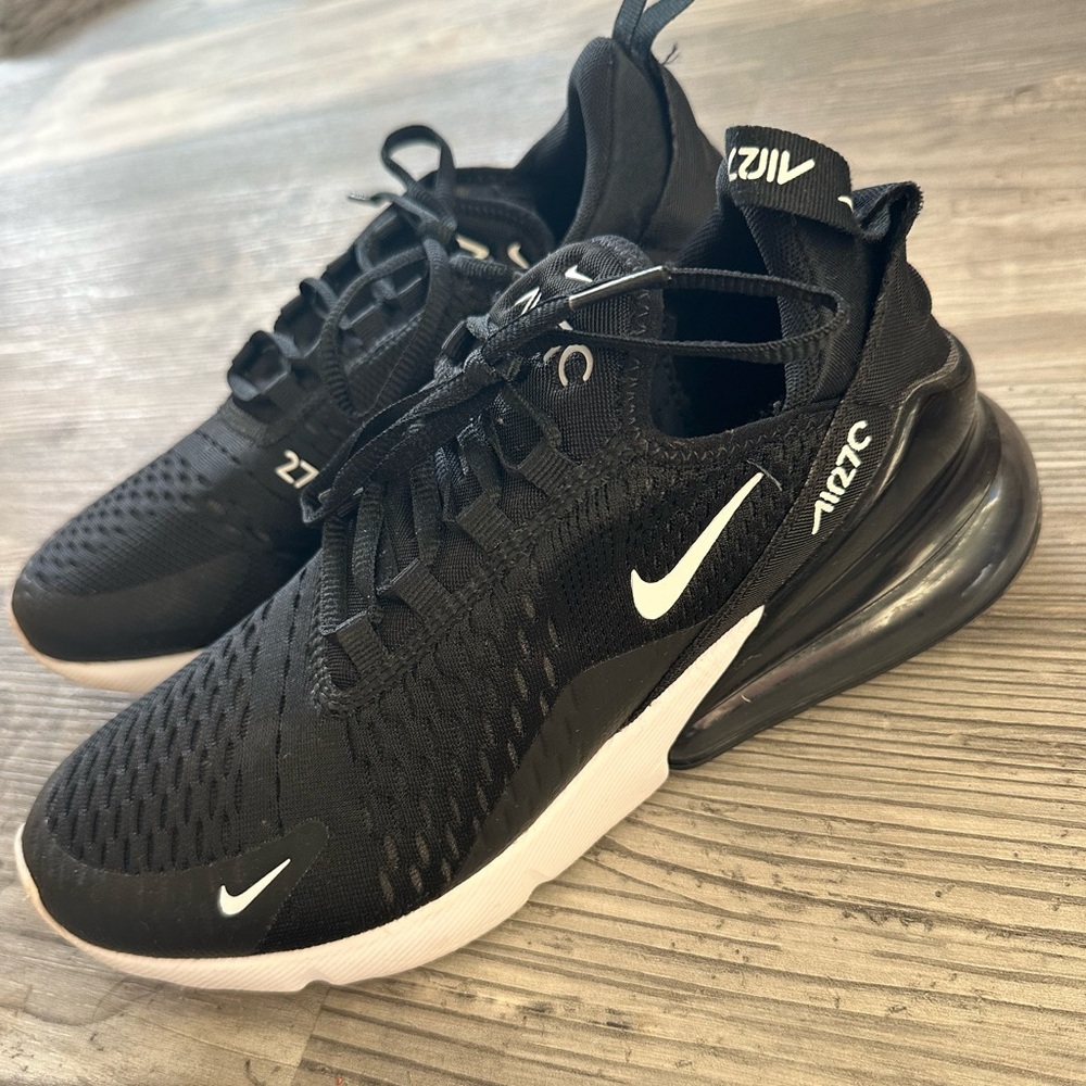 Nike 270s